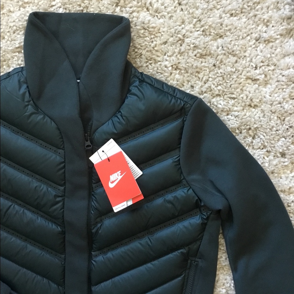 ✨NEW with tags NIKE jacket✨ - Picture 2 of 7